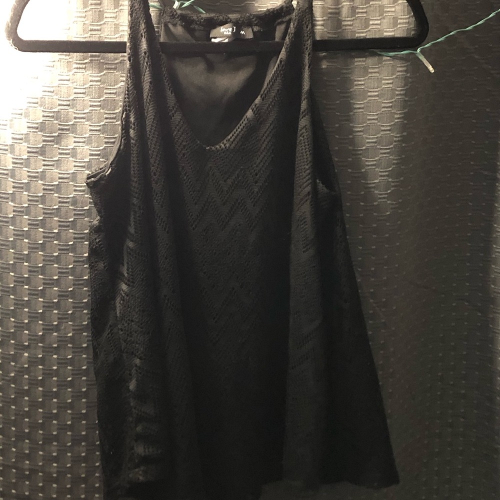 V-neck patterned lace tank